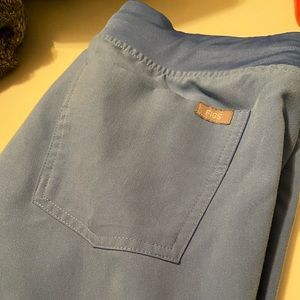 FIGS  women JOGGER SCRUBS medium pants non smoking home . Pants are excellent